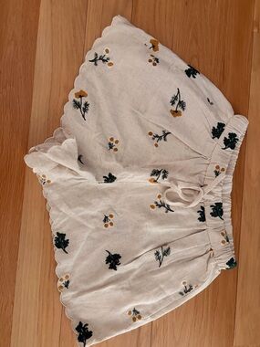 Scalloped Hem Floral Linen Shorts - Cream with Yellow & Green Print